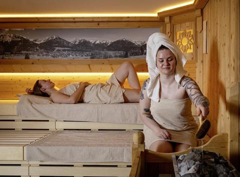 Aufwärmen in unserer Finnischen Sauna Aufwärmen in unserer Finnischen Sauna