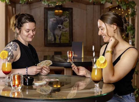 Alpenhotel Oberstdorf: Spieleabend mit Freunden in der Bar Nr15 Spieleabend mit Freunden in der Bar Nr15