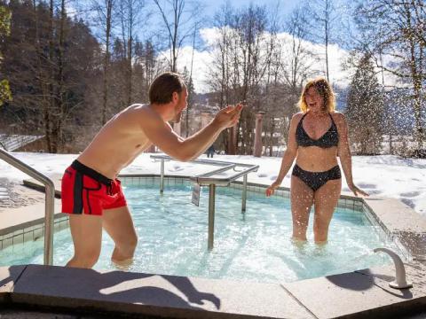 Viel Freude im Kneippbecken! Viel Freude im Kneippbecken!