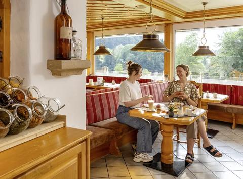 Alpenhotel Oberstdorf: Den Tag mit köstlichen Frühstück starten! Den Tag mit köstlichen Frühstück starten!